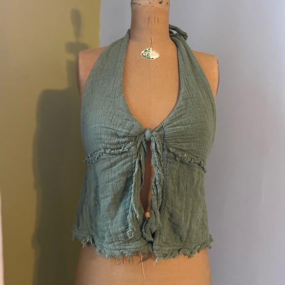 Tie front halter top - Picture 2 of 4